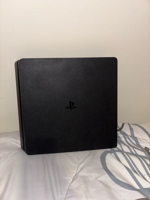 Ps4 normal com acessorios e jogos