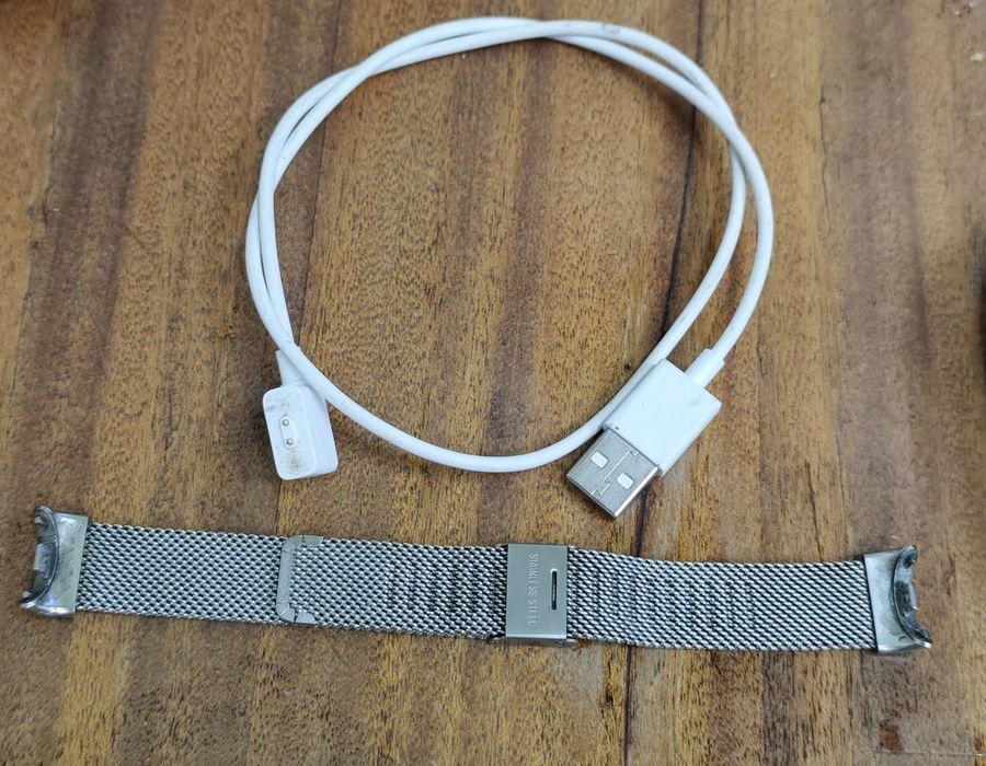 Хiaomi Smart  bend 8 ремінець і зарядне.