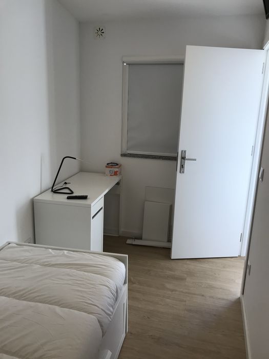 Quarto disponivel para estudante a 200m do ISEP e a 100m da Escola Superior de Saúde.