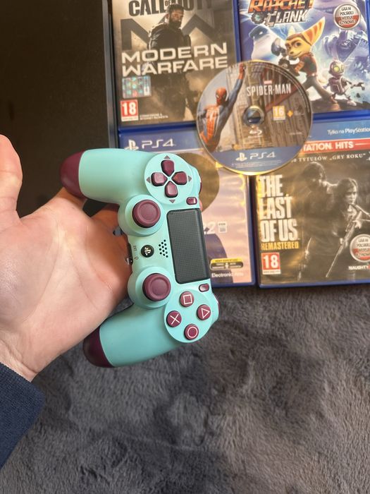 Konsola ps4 po serwisie 100% sprawna