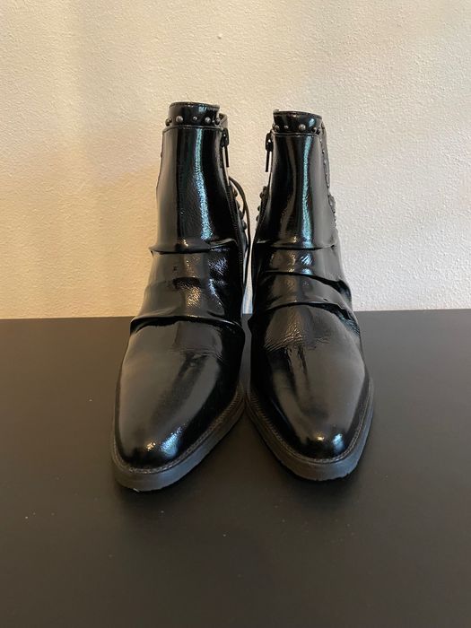 Botas pretas envernizadas