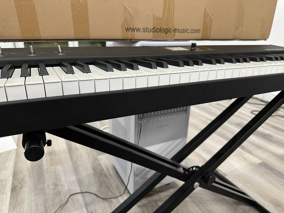 # Impecável! Controlador Studiologic SL73 Studio Novo, Garantia #