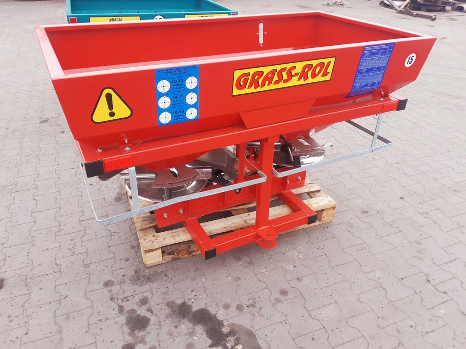 Rozsiewacz STRUMYK 400- 1600 L GRASS-ROL 2-tarczowy transport HIT
