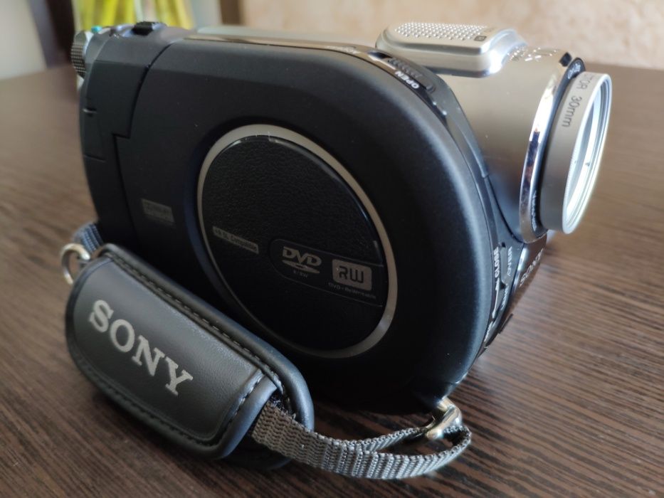 Відеокамера Sony DCR-DVD106E