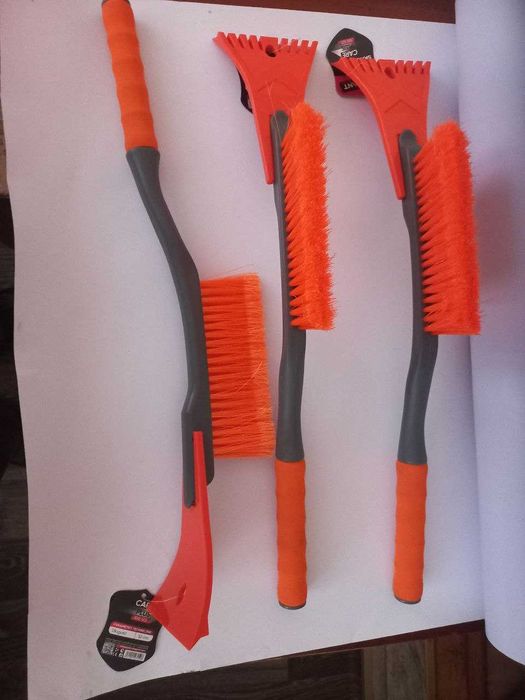 Щітки для автомобіля, щітка із скребком, щітка для снігу і льоду