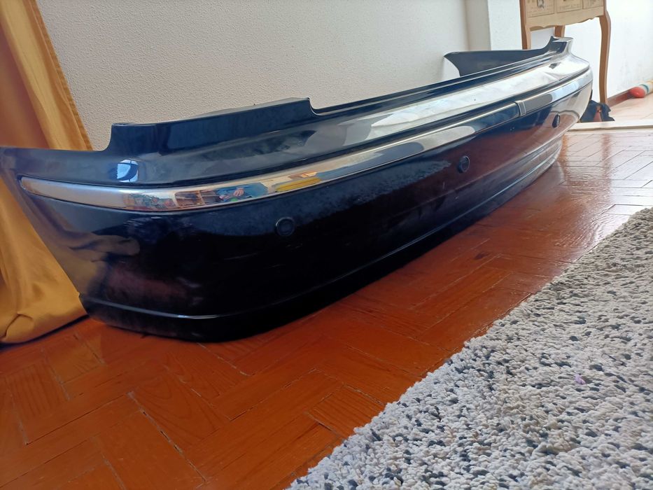 Para choques traseiro Rover 45 com sensores de estacionamento.