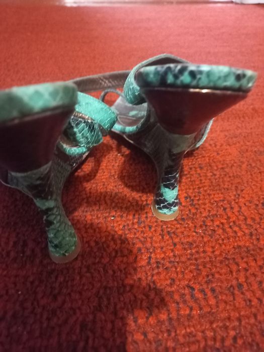 Крутые босоножки женские Karen Millen