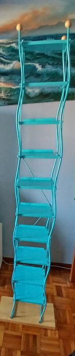 Prateleira Azul com base em madeira