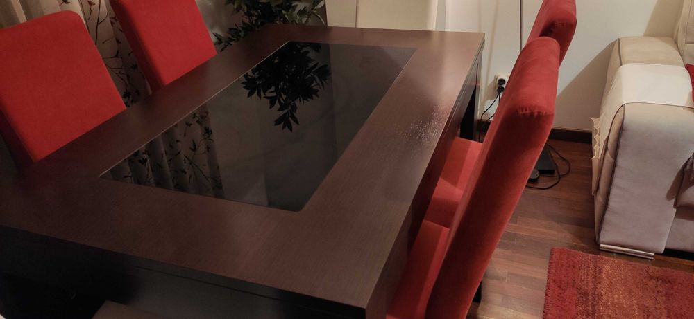Mesa de jantar em ótimo estado (praticamente nova)