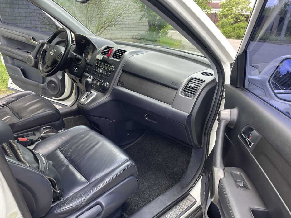 Продам автомобиль Honda CR-V 2011 года Акп по хорошей цене