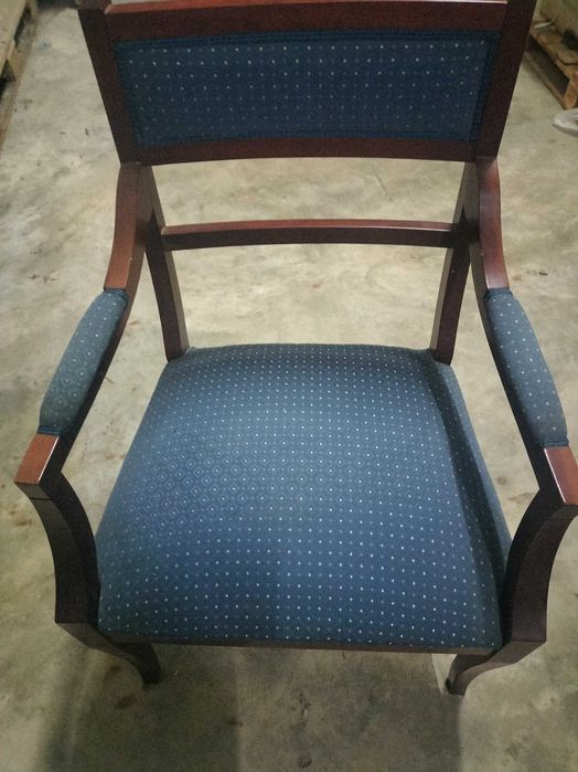 Conjunto de Cadeiras e Poltrona