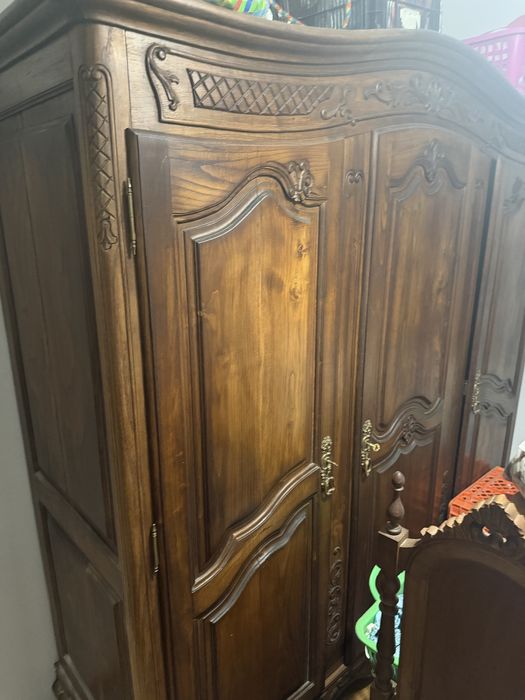 Guarda vestidos em madeira macica