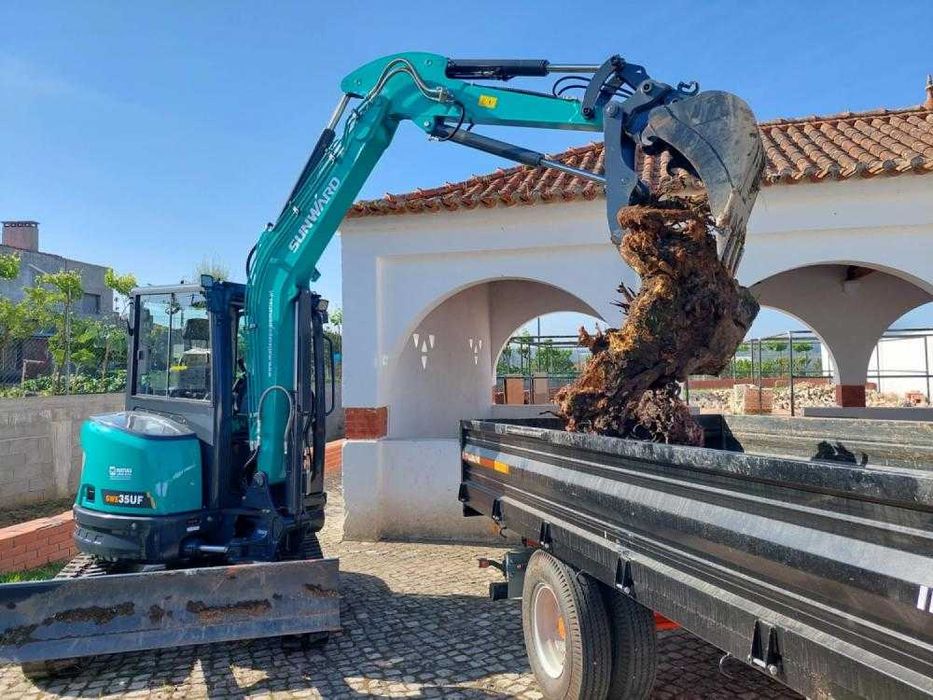 Trabalhos com maquina Giratória e Carro Basculante
