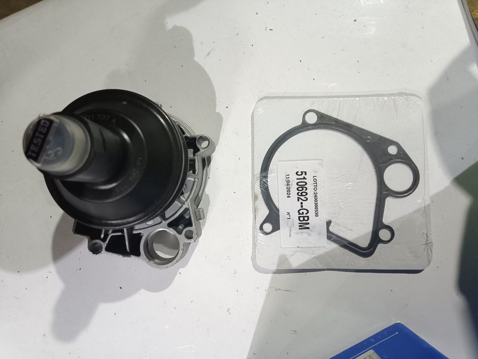 Водяний насос помпа BMW 3 (E46) 320d АКПП 98-01 5 (E39) 520d 00-03 M47