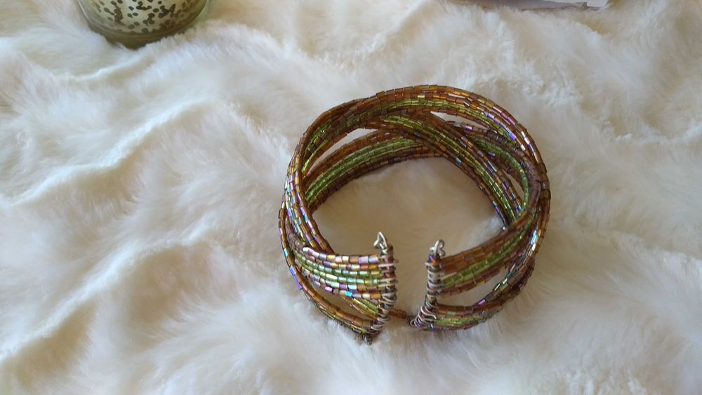 Pulseira com missangas, Nova