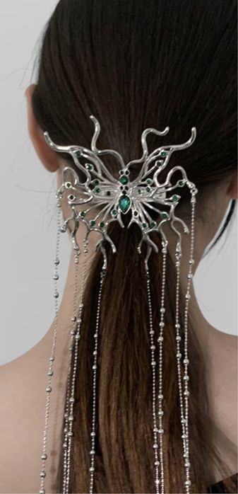 Заколка на коси  з вісюльками і метеликом