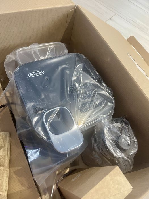 Maquina de cafe Nespresso Gran Lattissima nova