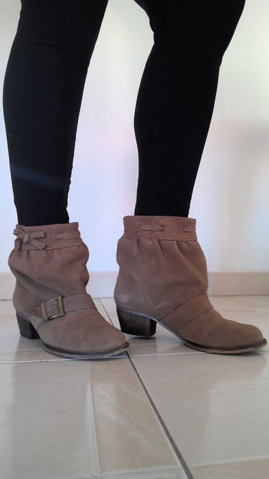 Botins  de Camurça c/Fivela