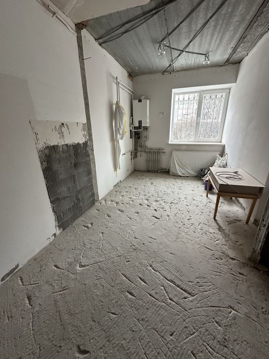 Продаж комерційного приміщення 85 метрів (1поверх+цоколь) центр міста