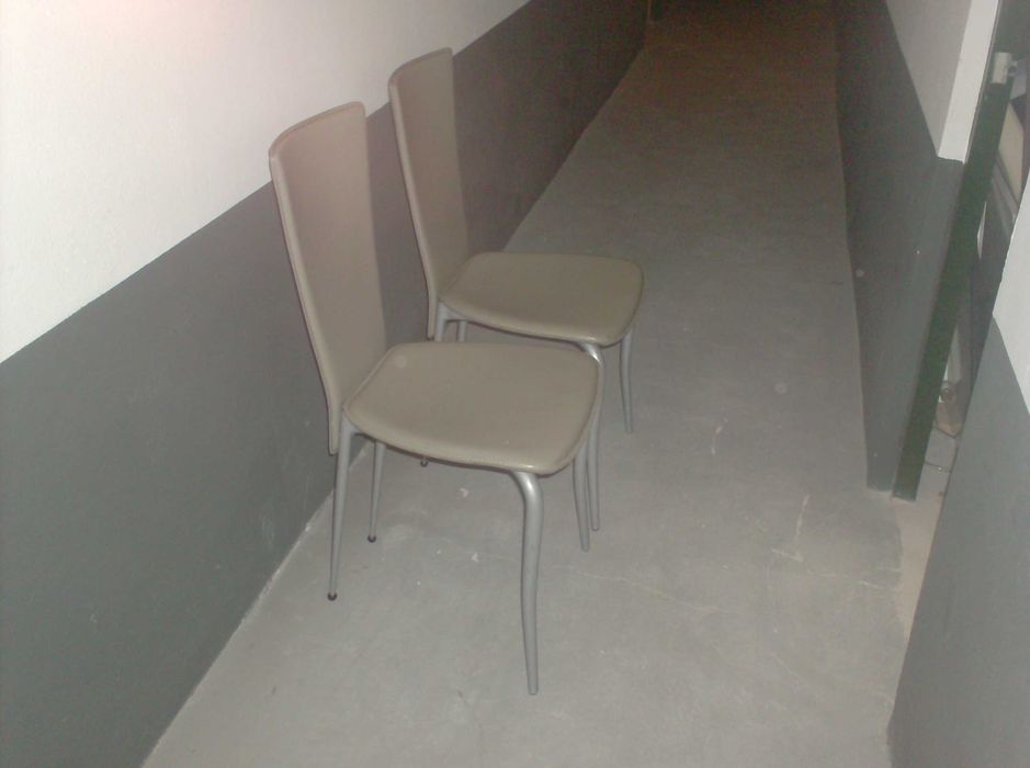 2 Cadeiras Almofadadas