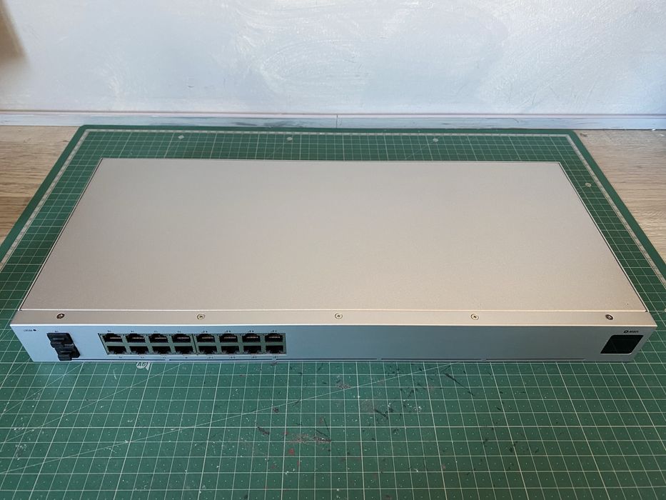 Switch 16 PoE - Ubiquiti
