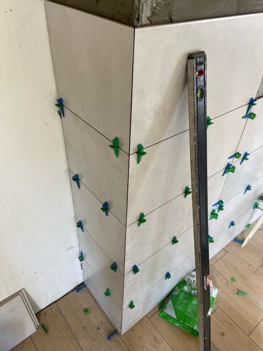 Укладання плитки, облицювання плиткою, плиточні роботи, плитка,