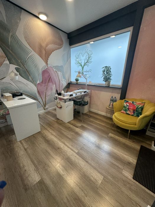 Odstąpie  działający salon