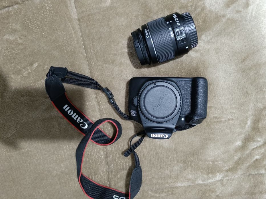 Vendo Canon 1300D + lente