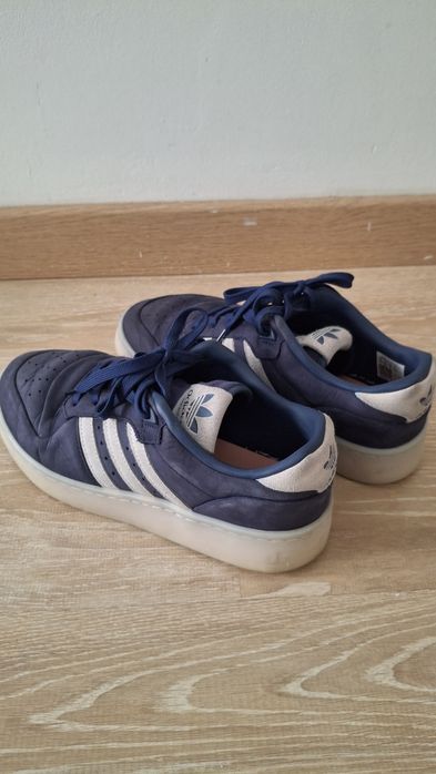 Tenis adidas basketball Los Angeles semi novo