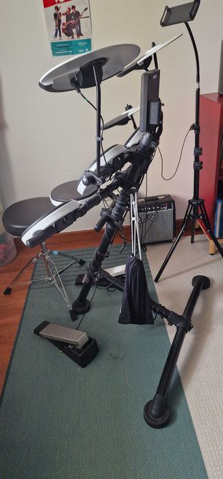 Bateria eletrónica Roland TD-1k + amplificador