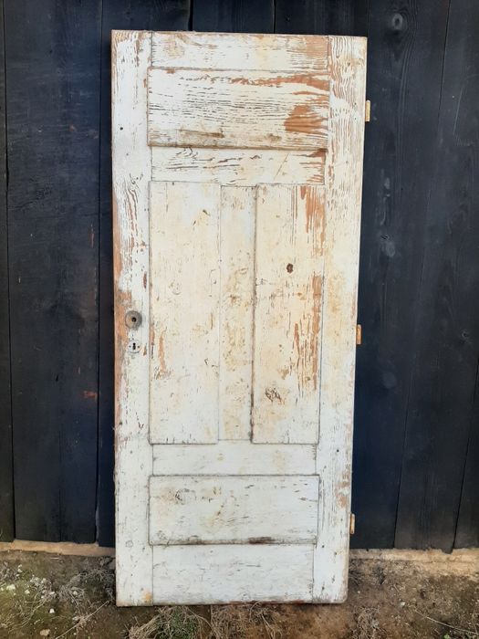 Stare drzwi sosnowe 80