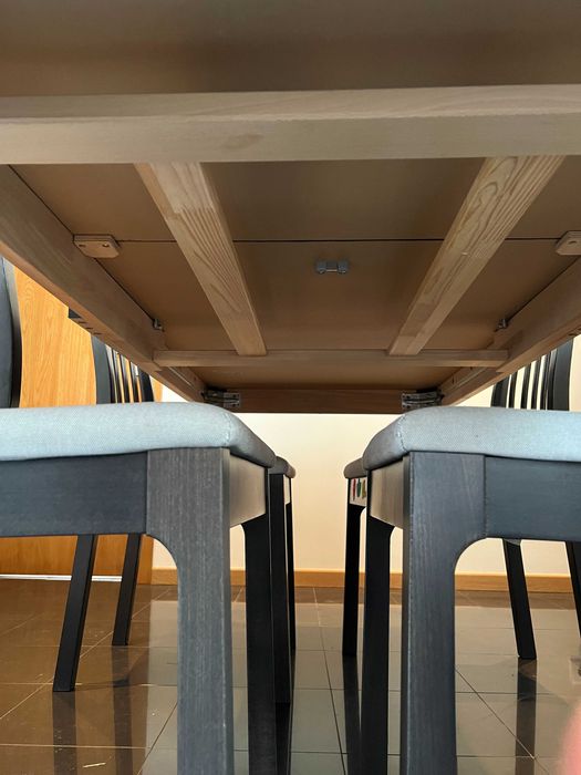 Mesa extensível (120/180×80 cm) IKEA com 4 cadeiras