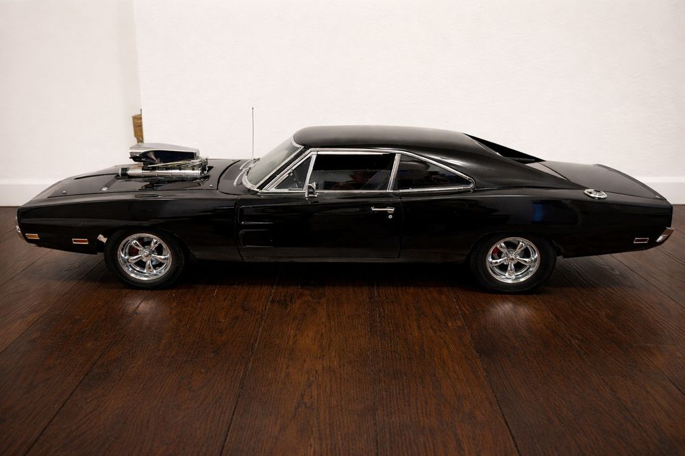 Dodge Charger RT DeAgostini 1:8 z podstawą