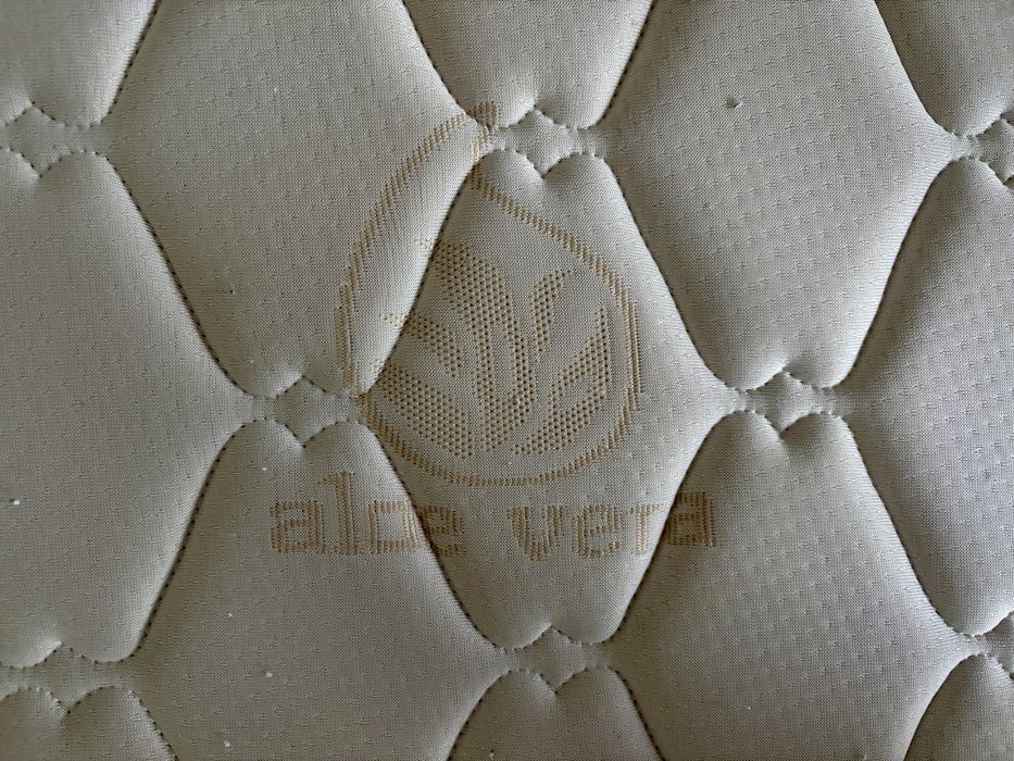 Cama Montessori de casal LUFE em madeira maciça + colchão 140×190
