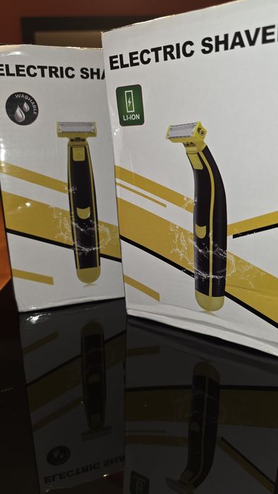 Máquina de barbear e cortar pelos ou cabelo