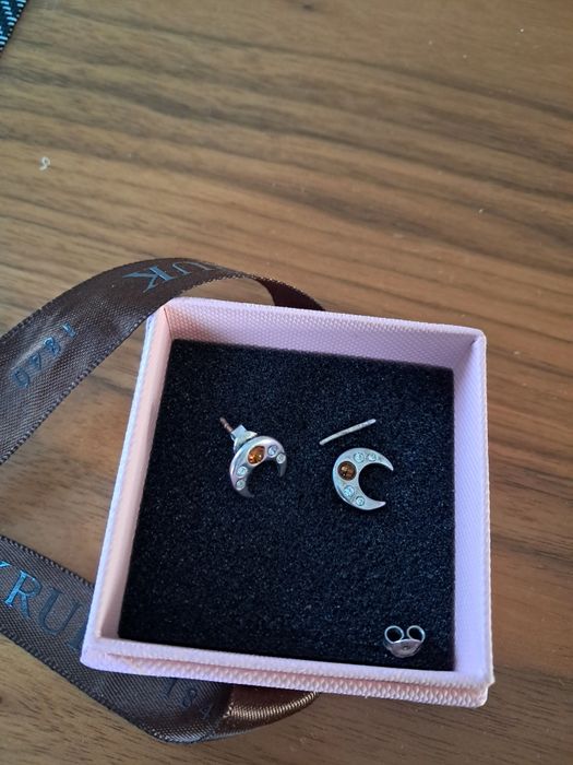 Kruk srebrne kolczyki z bursztynem księżyce