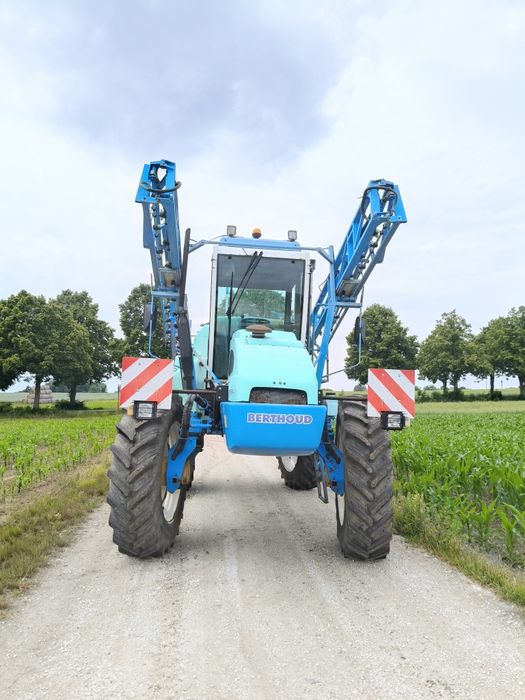 Opryskiwacz samojezdny Berthoud Boxer II 3000l 24/21m Iveco Jaskółki