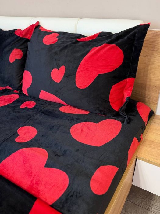 Неймовірна краса! Велюрова постільна білизна з сердечками Love велюровая постель сердечки  на резинке