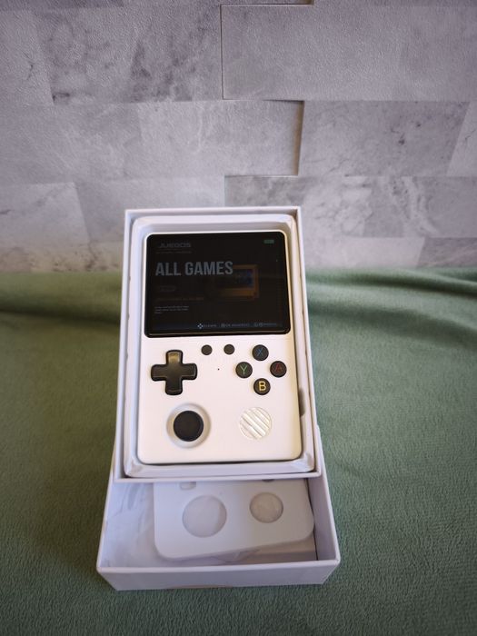 consola de jogos portátil GB350 branca com ecrã IPS de 3,5 polegadas.
