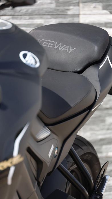 Keeway RKF 125 preta 2022