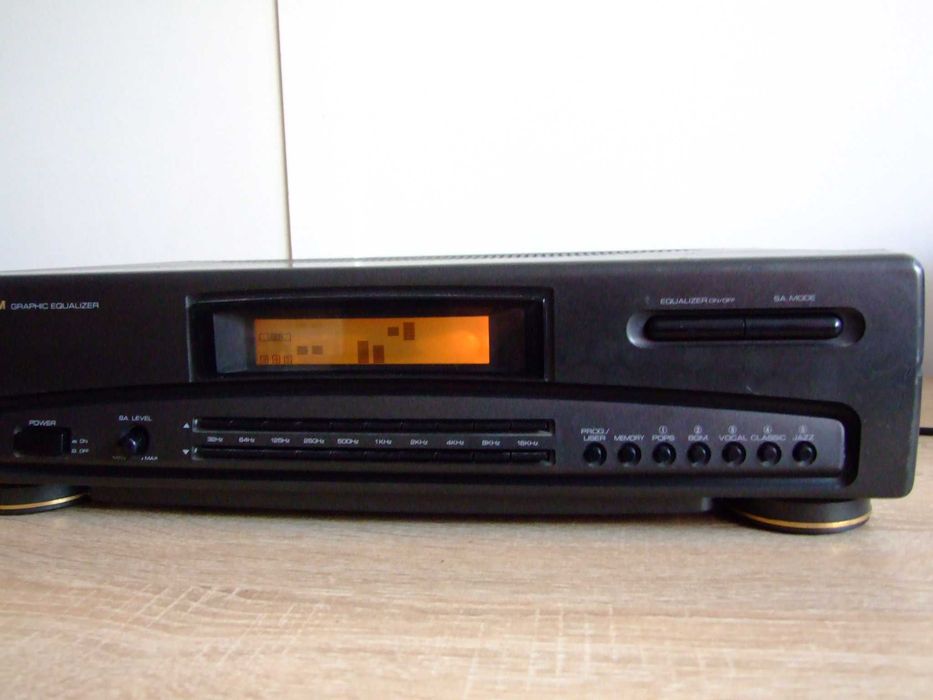 Universum EQ-4035 .
