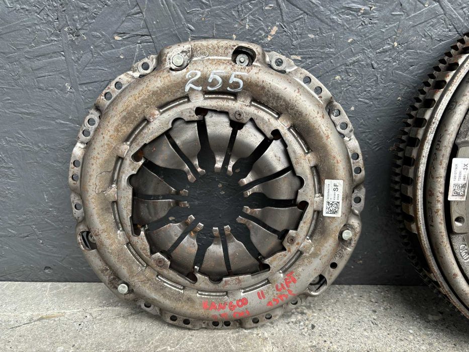 Зчеплення Корзина Диск Демпфер Dacia Lodgy Dokker Duster 1.5 dCi