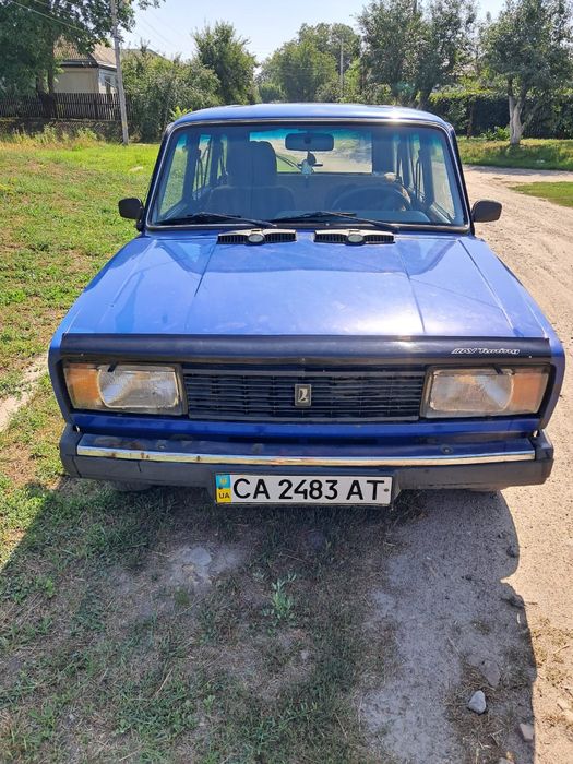 ВАЗ 2104 комбі двигун 1.6 інжектор(в гарному стані), має газове обладнання 2-го класу. Рик випуску 2008р. Пробіг невеликий 90тис.км. Кузов не іржавий (оброблений) невелика іржа на порогах, є незначна вм'ятина на задньому крилі, салон доглянутий. Богажник 345 л.