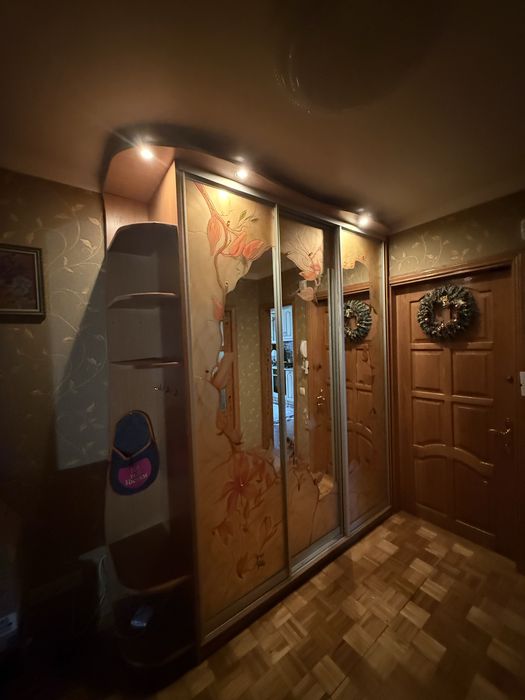 Шафа-купе трьохдверна.