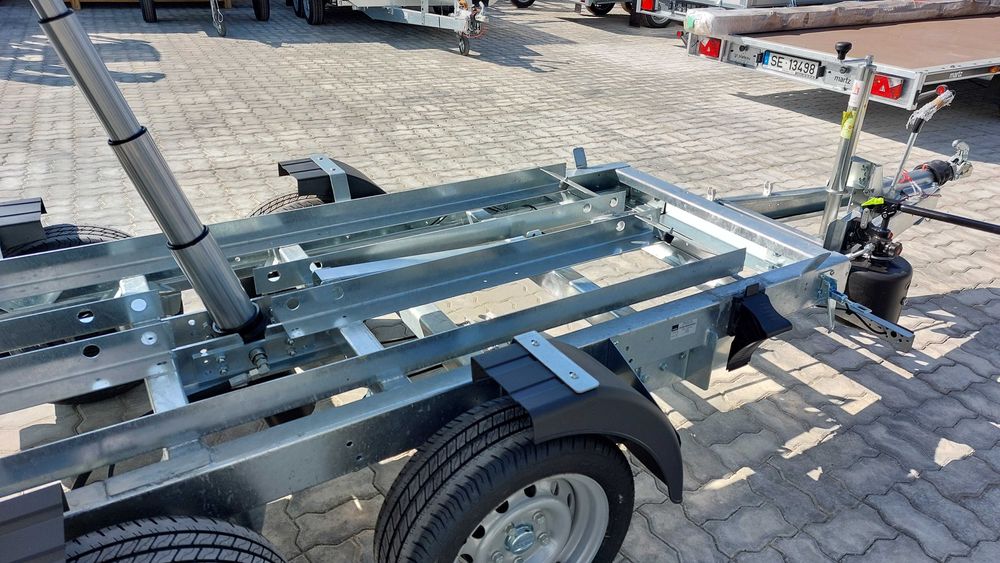 Atrelado   MARTZ modelo Kipper 300/2  (2.7T)  Basculante Hidráulico.
