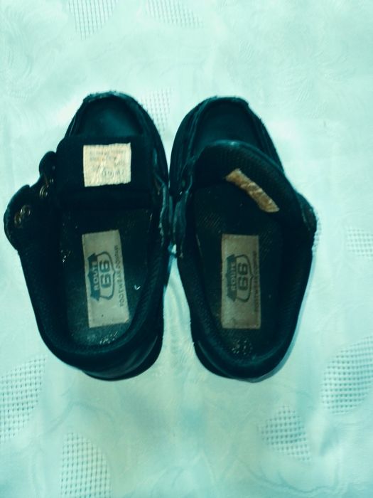 Продам детские ботинки.