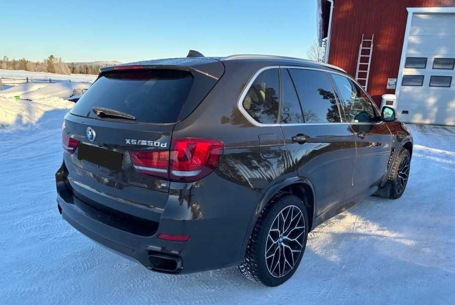 У продажі авто з ЄС BMW X5 M50D 2015 року