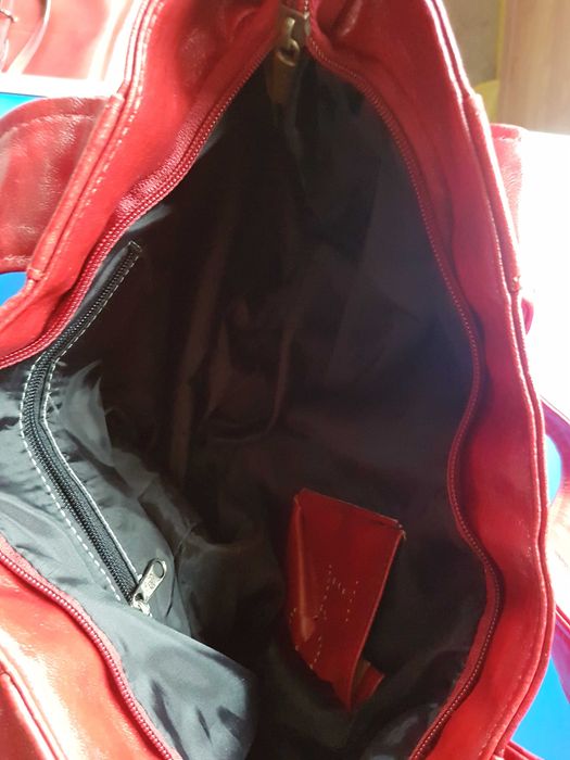 Czerwona damska torebka