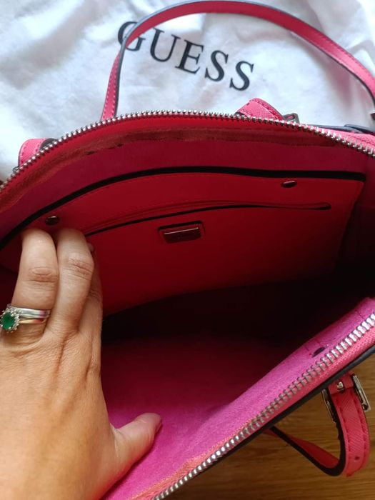 Mala rosa  a tiracolo Guess