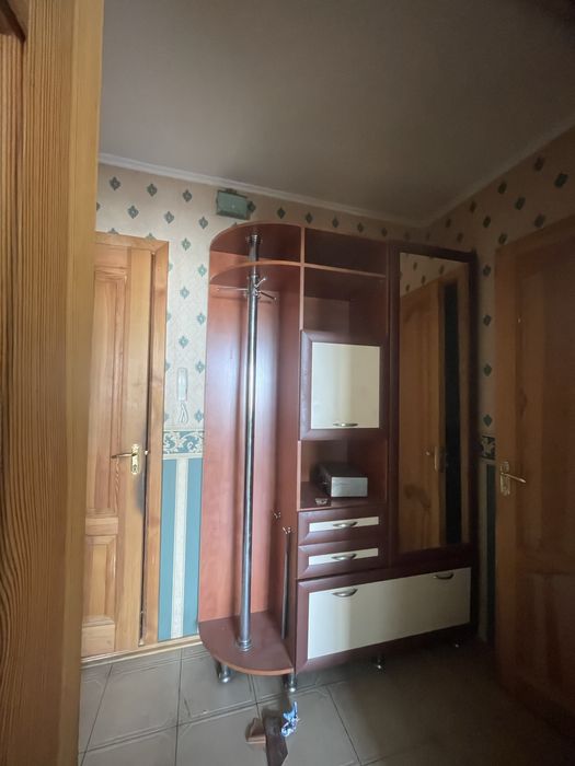 Шафа для передпокою